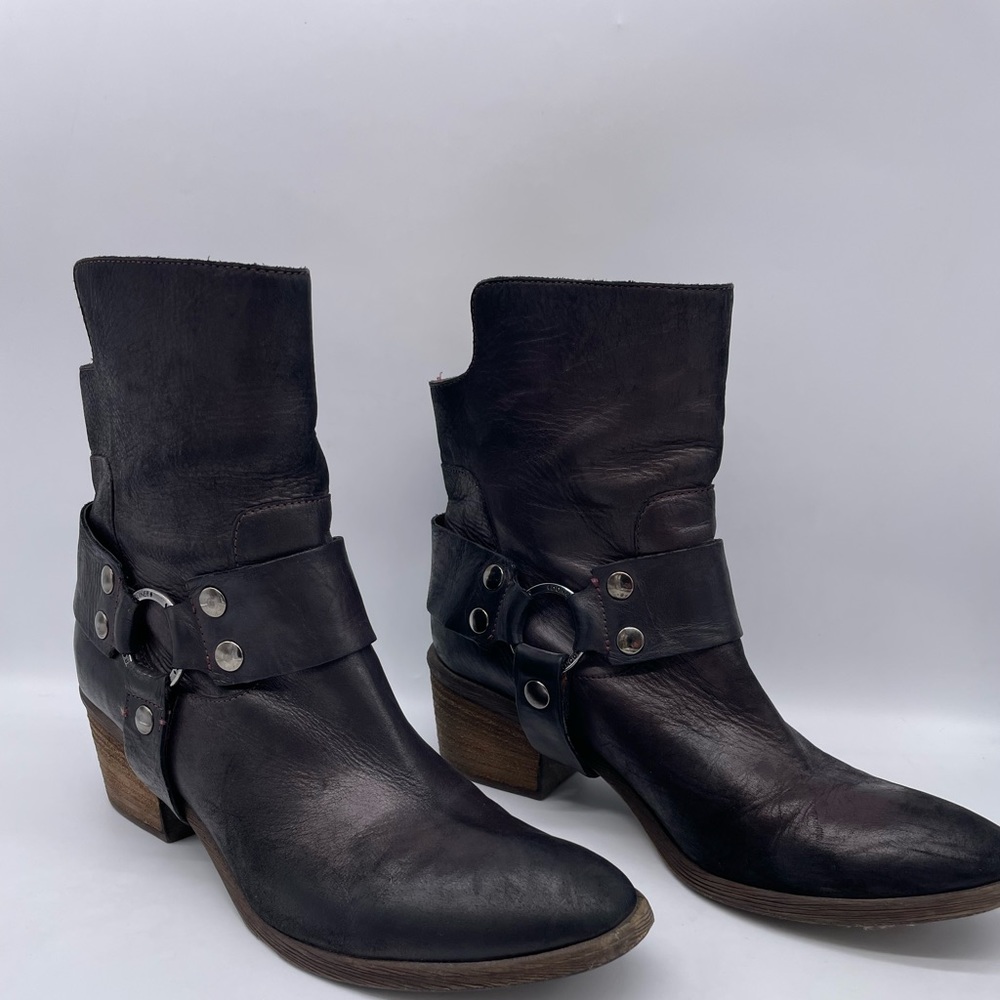 Donald Pliner Dasha Distressed Boots